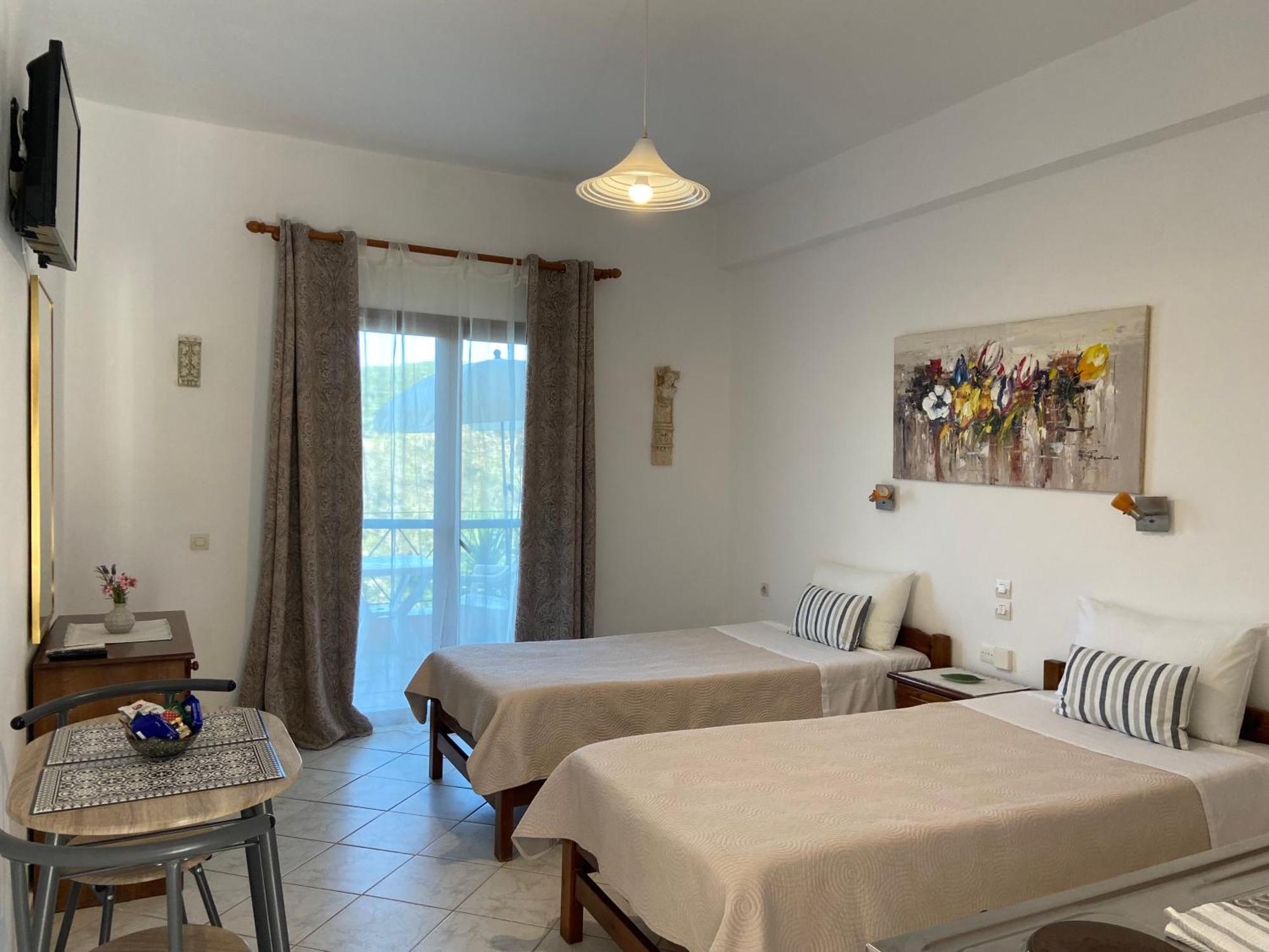 Floros Apartments Agios Stefanos Avliotes  Bagian luar foto