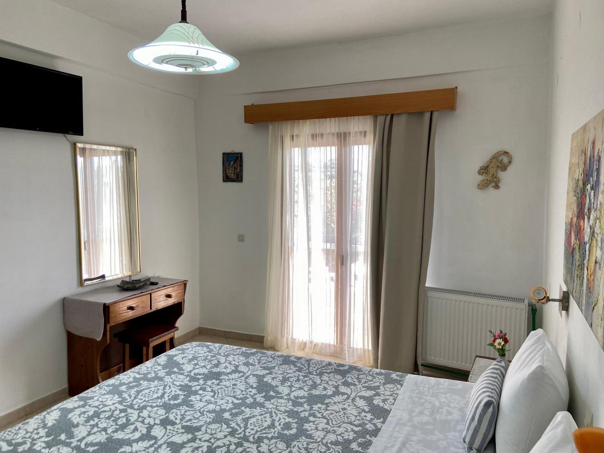Floros Apartments Agios Stefanos Avliotes  Bagian luar foto