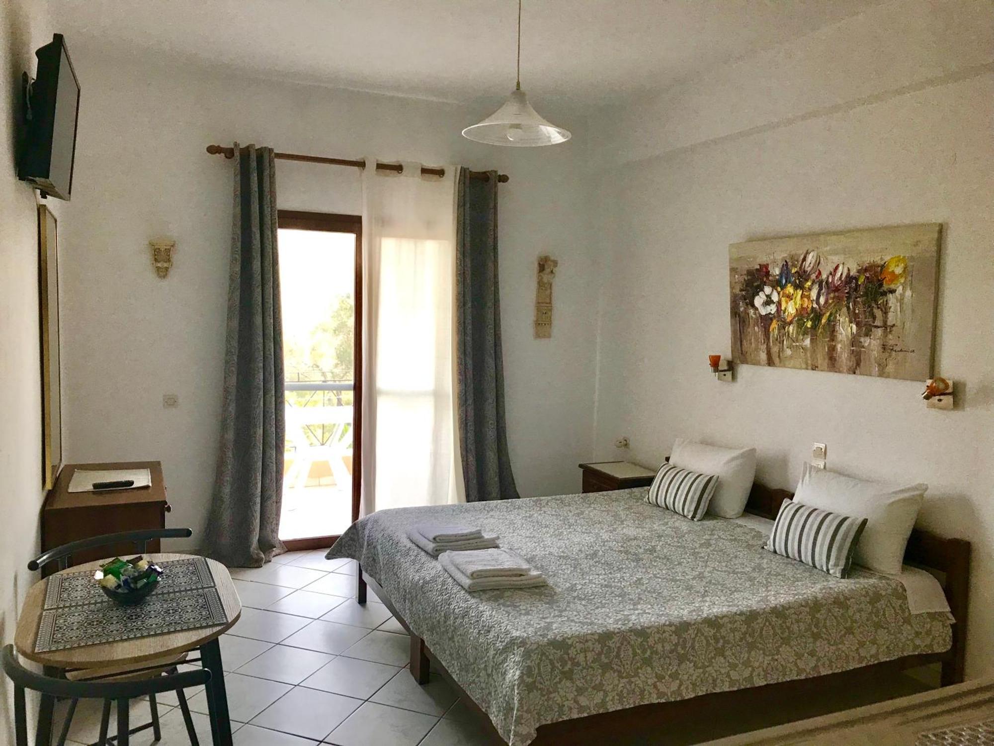 Floros Apartments Agios Stefanos Avliotes  Bagian luar foto